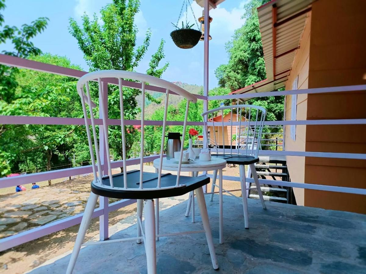 Aamod At Shoghi Luxury Cottage Resort Шимла Екстериор снимка